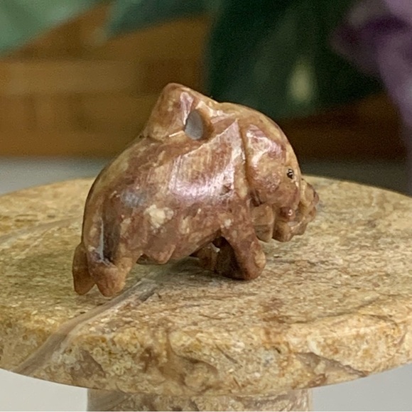 Antique Red Chinese Soapstone Mini Hand Carved Elephant Pendant Figurine 3/4" 3g - Picture 8 of 16